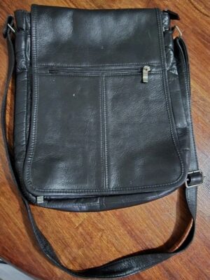 Vintage black leather shoulder bag with multiple compartments, unisex with metal