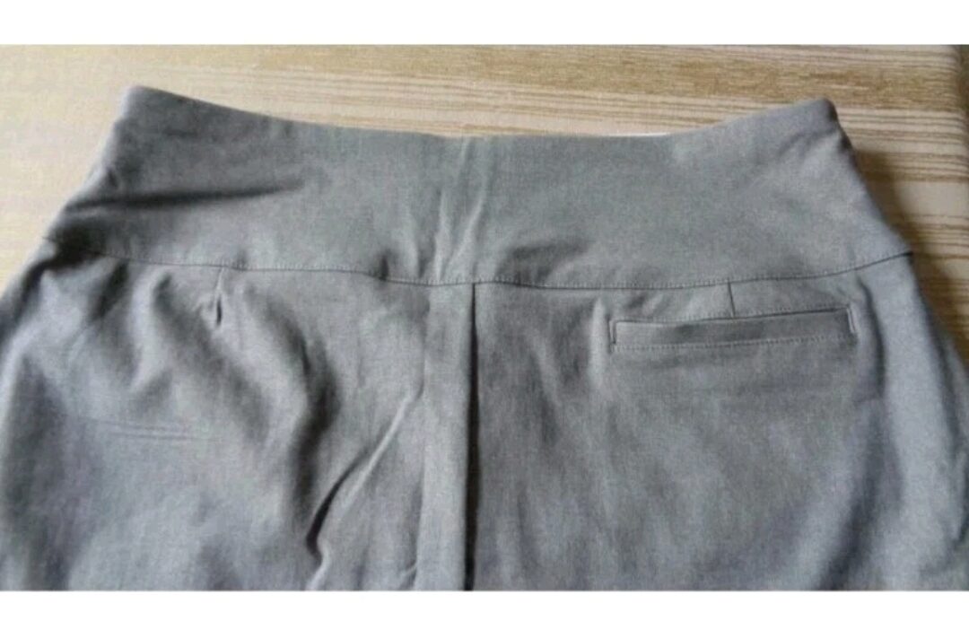 Hagen Lady Golf Skort in Grey with Tummy Control and Front Pockets, Size S - Image 3